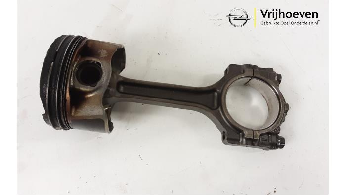 Gebruikte Zuiger Opel Astra K 1.0 SIDI Turbo 12V Prijs € 50,00 Margeregeling aangeboden door Autodemontage Vrijhoeven B.V.