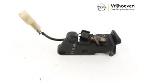 Gebruikte Schakelaar (diversen) Opel Tigra Twin Top 1.4 16V Prijs € 25,00 Margeregeling aangeboden door Autodemontage Vrijhoeven B.V.