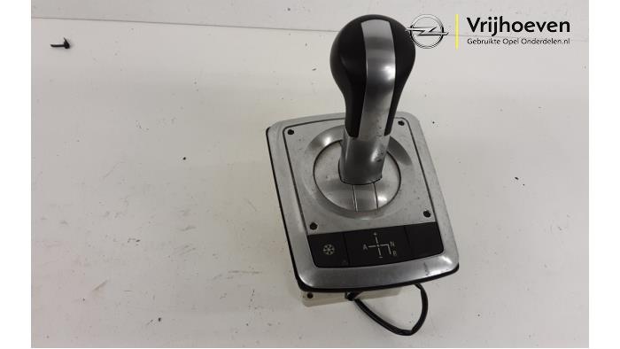 Gebruikte Versnellingspook Opel Astra H (L48) 1.4 16V Twinport Prijs € 50,00 Margeregeling aangeboden door Autodemontage Vrijhoeven B.V.