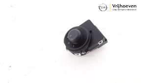 Gebruikte Spiegel Schakelaar Opel Astra J Sports Tourer (PD8/PE8/PF8) 1.4 16V ecoFLEX Prijs € 10,00 Margeregeling aangeboden door Autodemontage Vrijhoeven B.V.