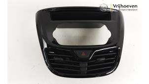 Gebruikte Luchtrooster Dashboard Opel Karl 1.0 12V Prijs € 30,00 Margeregeling aangeboden door Autodemontage Vrijhoeven B.V.