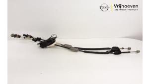 Gebruikte Schakelkabel Versnellingsbak Opel Corsa F (UB/UH/UP) 1.2 12V 75 Prijs € 40,00 Margeregeling aangeboden door Autodemontage Vrijhoeven B.V.