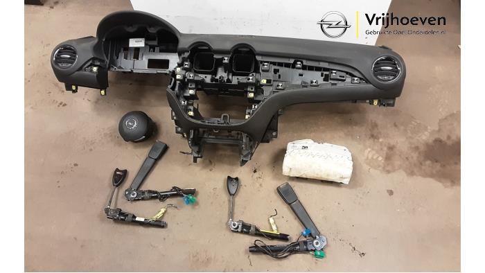 Airbag set + dashboard van een Opel Adam 1.4 16V 2015