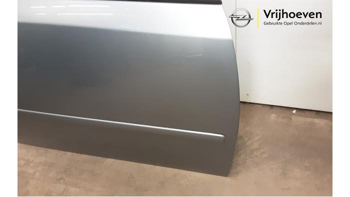 Portier 4Deurs rechts-voor van een Opel Meriva 1.6 2003
