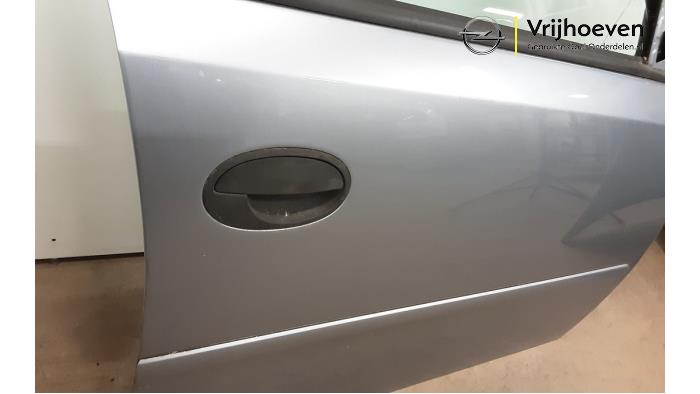 Portier 4Deurs rechts-voor van een Opel Meriva 1.6 2003
