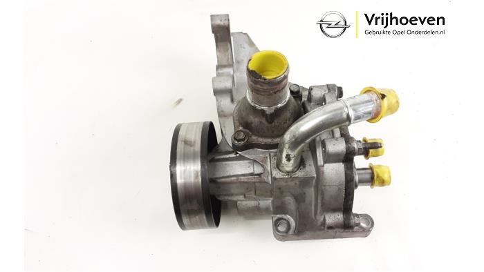 Gebruikte Waterpomp Opel Antara 2.2 CDTI 16V 4x2 Prijs € 100,00 Margeregeling aangeboden door Autodemontage Vrijhoeven B.V.