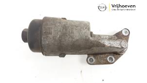Gebruikte Oliefilterhuis Opel Corsa D 1.2 16V Prijs € 20,00 Margeregeling aangeboden door Autodemontage Vrijhoeven B.V.