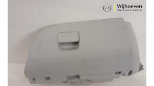 Gebruikte Dashboardkastje Opel Adam 1.4 16V Prijs € 50,00 Margeregeling aangeboden door Autodemontage Vrijhoeven B.V.