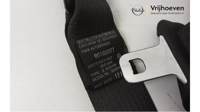Veiligheidsgordel rechts-achter van een Vauxhall Antara 2.2 CDTI 16V 4x4 2012