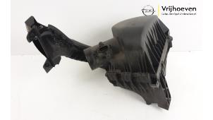 Gebruikte Luchtfilterhuis Opel Mokka/Mokka X 1.4 Turbo 16V 4x4 Prijs € 35,00 Margeregeling aangeboden door Autodemontage Vrijhoeven B.V.