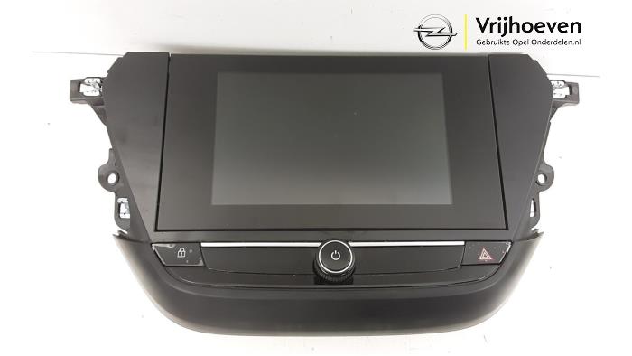 Gebruikte Display Multi Media regelunit Opel Corsa F (UB/UH/UP) 1.2 12V 75 Prijs € 145,00 Margeregeling aangeboden door Autodemontage Vrijhoeven B.V.