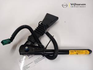 Gebruikte Gordelspanner links Opel Corsa C (F08/68) 1.2 16V Twin Port Prijs € 40,00 Margeregeling aangeboden door Autodemontage Vrijhoeven B.V.