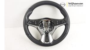 Gebruikte Stuurwiel Opel Adam 1.2 16V Prijs € 50,00 Margeregeling aangeboden door Autodemontage Vrijhoeven B.V.