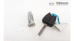 Gebruikte Kontaktslot + Sleutel Opel Vectra C 1.8 16V Prijs € 60,00 Margeregeling aangeboden door Autodemontage Vrijhoeven B.V.