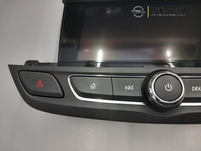 Display Multi Media regelunit van een Opel Insignia Grand Sport 1.5 Turbo 16V 165 2017