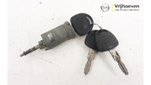 Gebruikte Kontaktslot + Sleutel Opel Astra F (56/57) 1.6i Prijs € 25,00 Margeregeling aangeboden door Autodemontage Vrijhoeven B.V.