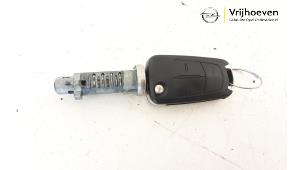 Gebruikte Kontaktslot + Sleutel Opel Zafira (M75) 1.6 16V Prijs € 35,00 Margeregeling aangeboden door Autodemontage Vrijhoeven B.V.