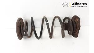 Gebruikte Schroefveer achter Opel Astra H Twin Top (L67) 1.6 16V Prijs € 10,00 Margeregeling aangeboden door Autodemontage Vrijhoeven B.V.