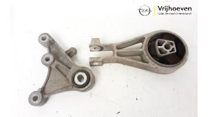 Gebruikte Motorrubber Opel Karl 1.0 12V Prijs € 15,00 Margeregeling aangeboden door Autodemontage Vrijhoeven B.V.