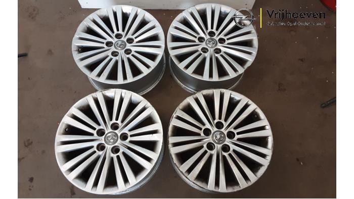 Velgen set van een Opel Insignia 1.6 CDTI 16V 2017