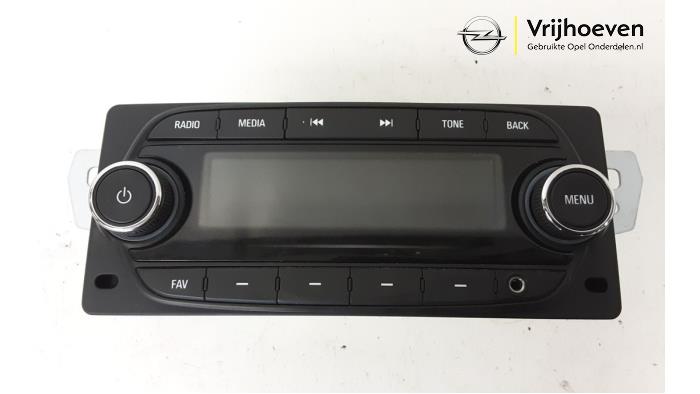Gebruikte Radio module Opel Karl 1.0 12V Prijs € 80,00 Margeregeling aangeboden door Autodemontage Vrijhoeven B.V.