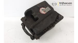 Gebruikte Luchtfilterhuis Opel Astra H SW (L35) 2.0 16V Turbo Prijs € 20,00 Margeregeling aangeboden door Autodemontage Vrijhoeven B.V.