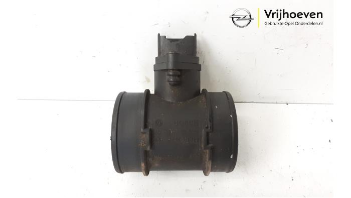 Gebruikte Luchtmassameter Opel Astra H SW (L35) 2.0 16V Turbo Prijs € 40,00 Margeregeling aangeboden door Autodemontage Vrijhoeven B.V.
