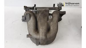 Gebruikte Inlaatspruitstuk Opel Astra H SW (L35) 2.0 16V Turbo Prijs € 250,00 Margeregeling aangeboden door Autodemontage Vrijhoeven B.V.