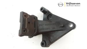 Gebruikte Motorsteun Opel Astra H SW (L35) 2.0 16V Turbo Prijs € 40,00 Margeregeling aangeboden door Autodemontage Vrijhoeven B.V.