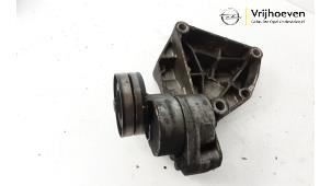Gebruikte Spanrol Multiriem Opel Astra H SW (L35) 2.0 16V Turbo Prijs € 40,00 Margeregeling aangeboden door Autodemontage Vrijhoeven B.V.