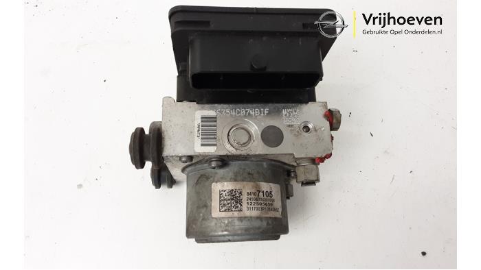 Gebruikte ABS Pomp Opel Insignia 1.6 CDTI 16V Prijs € 200,00 Margeregeling aangeboden door Autodemontage Vrijhoeven B.V.