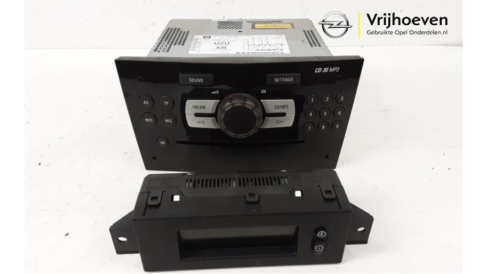 Gebruikte Radio module Opel Corsa D 1.6i OPC 16V Turbo Prijs € 50,00 Margeregeling aangeboden door Autodemontage Vrijhoeven B.V.