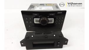 Gebruikte Radio module Opel Corsa D 1.6i OPC 16V Turbo Prijs € 50,00 Margeregeling aangeboden door Autodemontage Vrijhoeven B.V.