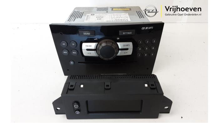 Gebruikte Radio module Opel Corsa D 1.6i OPC 16V Turbo Prijs € 50,00 Margeregeling aangeboden door Autodemontage Vrijhoeven B.V.