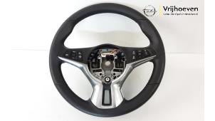 Gebruikte Stuurwiel Opel Adam 1.2 16V Prijs € 50,00 Margeregeling aangeboden door Autodemontage Vrijhoeven B.V.