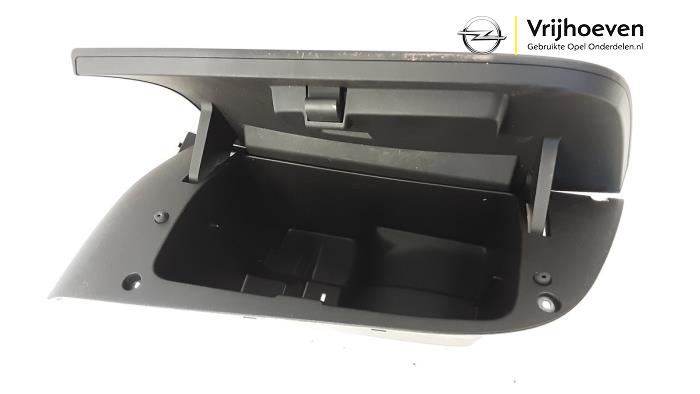 Dashboardkastje van een Opel Adam 1.0 Ecotec 12V SIDI Turbo 2015