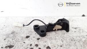 Gebruikte Schakelaar (diversen) Opel Tigra Twin Top 1.4 16V Prijs € 25,00 Margeregeling aangeboden door Autodemontage Vrijhoeven B.V.