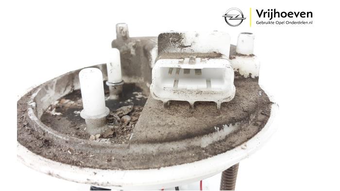 Brandstofpomp Elektrisch van een Opel Corsa E 1.6 OPC Turbo 16V 2016