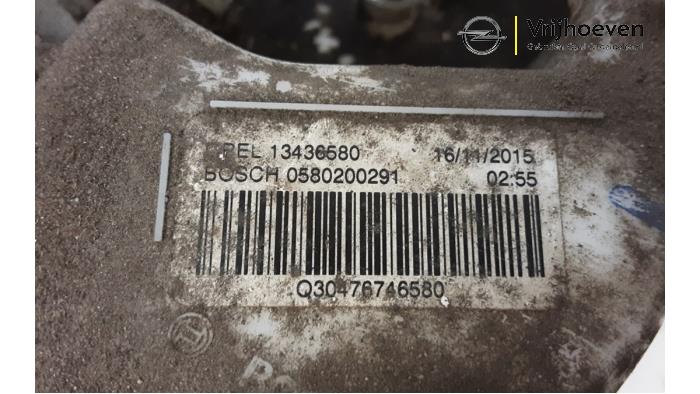 Brandstofpomp Elektrisch van een Opel Corsa E 1.6 OPC Turbo 16V 2016