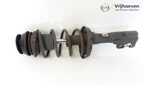 Gebruikte Mac Phersonpoot rechts-voor Opel Astra G (F67) 1.6 16V Prijs € 40,00 Margeregeling aangeboden door Autodemontage Vrijhoeven B.V.