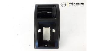 Gebruikte Luchtrooster Dashboard Opel Astra G (F67) 1.6 16V Prijs € 20,00 Margeregeling aangeboden door Autodemontage Vrijhoeven B.V.