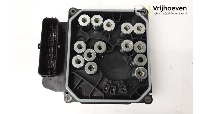 ABS Computer van een Opel Astra K 1.2 Turbo 12V 2020