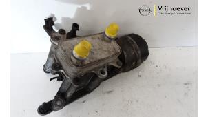 Gebruikte Oliefilterhuis Opel Combo 1.6 CDTI 16V Prijs € 75,00 Margeregeling aangeboden door Autodemontage Vrijhoeven B.V.