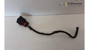 Gebruikte Stekker Opel Astra K 1.0 SIDI Turbo 12V Prijs € 30,00 Margeregeling aangeboden door Autodemontage Vrijhoeven B.V.