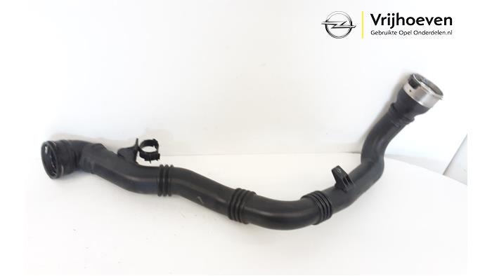 Gebruikte Intercooler Buis Opel Astra K 1.6 SIDI Eco Turbo 16V Prijs € 40,00 Margeregeling aangeboden door Autodemontage Vrijhoeven B.V.