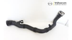 Gebruikte Intercooler Buis Opel Astra K 1.6 SIDI Eco Turbo 16V Prijs € 40,00 Margeregeling aangeboden door Autodemontage Vrijhoeven B.V.