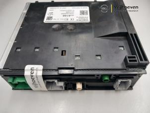 Gebruikte Radio module Opel Astra K 1.0 SIDI Turbo 12V Prijs € 90,00 Margeregeling aangeboden door Autodemontage Vrijhoeven B.V.