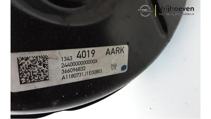 Rembekrachtiger van een Opel Astra K Sports Tourer 1.6 CDTI 136 16V 2018