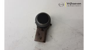 Gebruikte PDC Sensor Opel Astra K Sports Tourer 1.6 CDTI 136 16V Prijs € 18,15 Inclusief btw aangeboden door Autodemontage Vrijhoeven B.V.