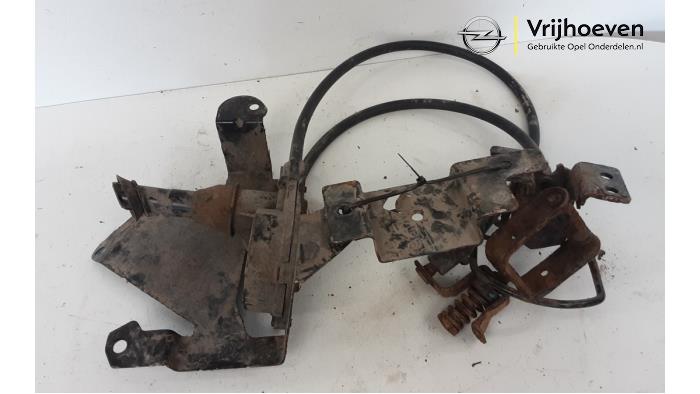 Reservewiel Ophangmechaniek van een Opel Combo 1.6 CDTI 16V 2013